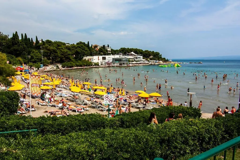 Apartment Paola With Free Private Parking Place Split