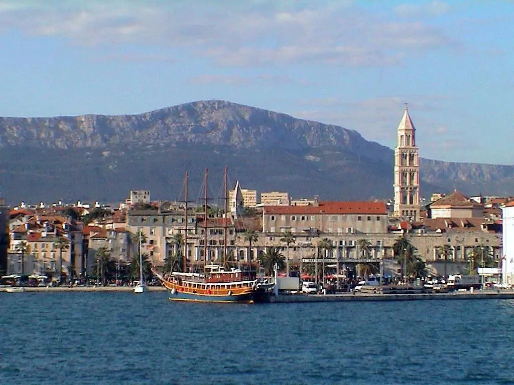 Apartment Paola With Free Private Parking Place Split