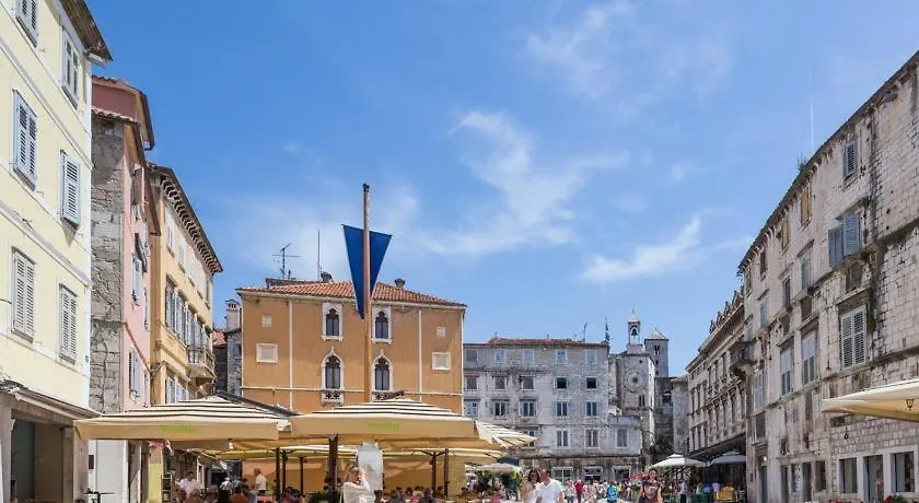 Apartment Paola With Free Private Parking Place Split